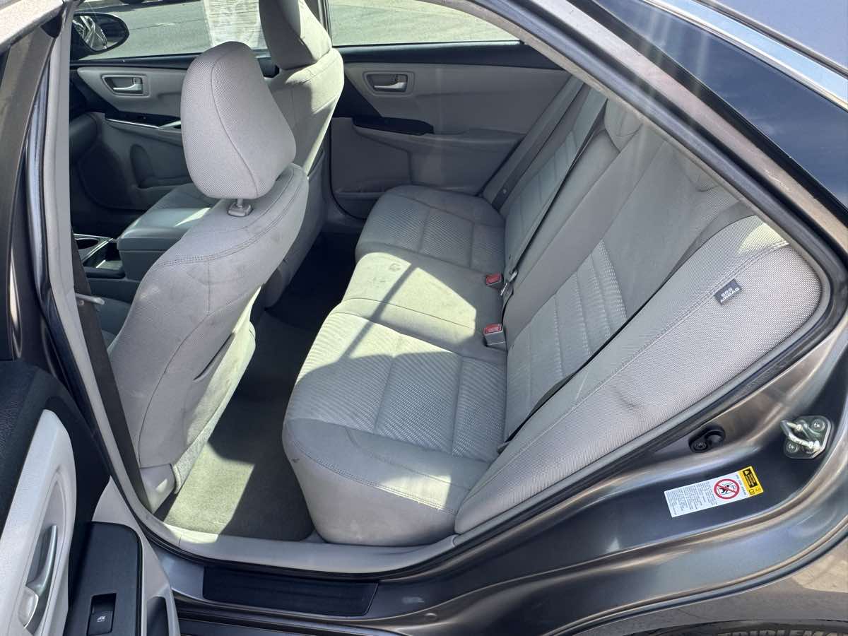 2016 Toyota Camry SE Image 13 of 14