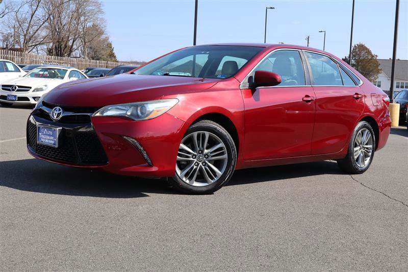 2016 Toyota Camry SE Image 1 of 29