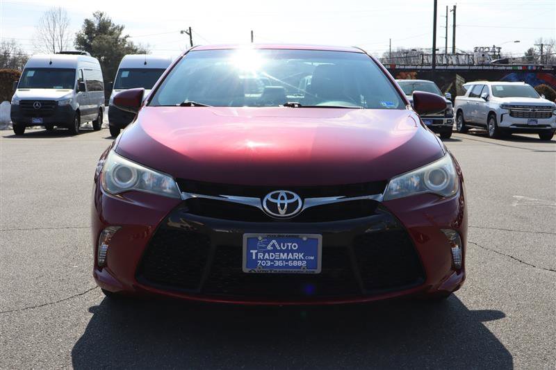 2016 Toyota Camry SE Image 3 of 29