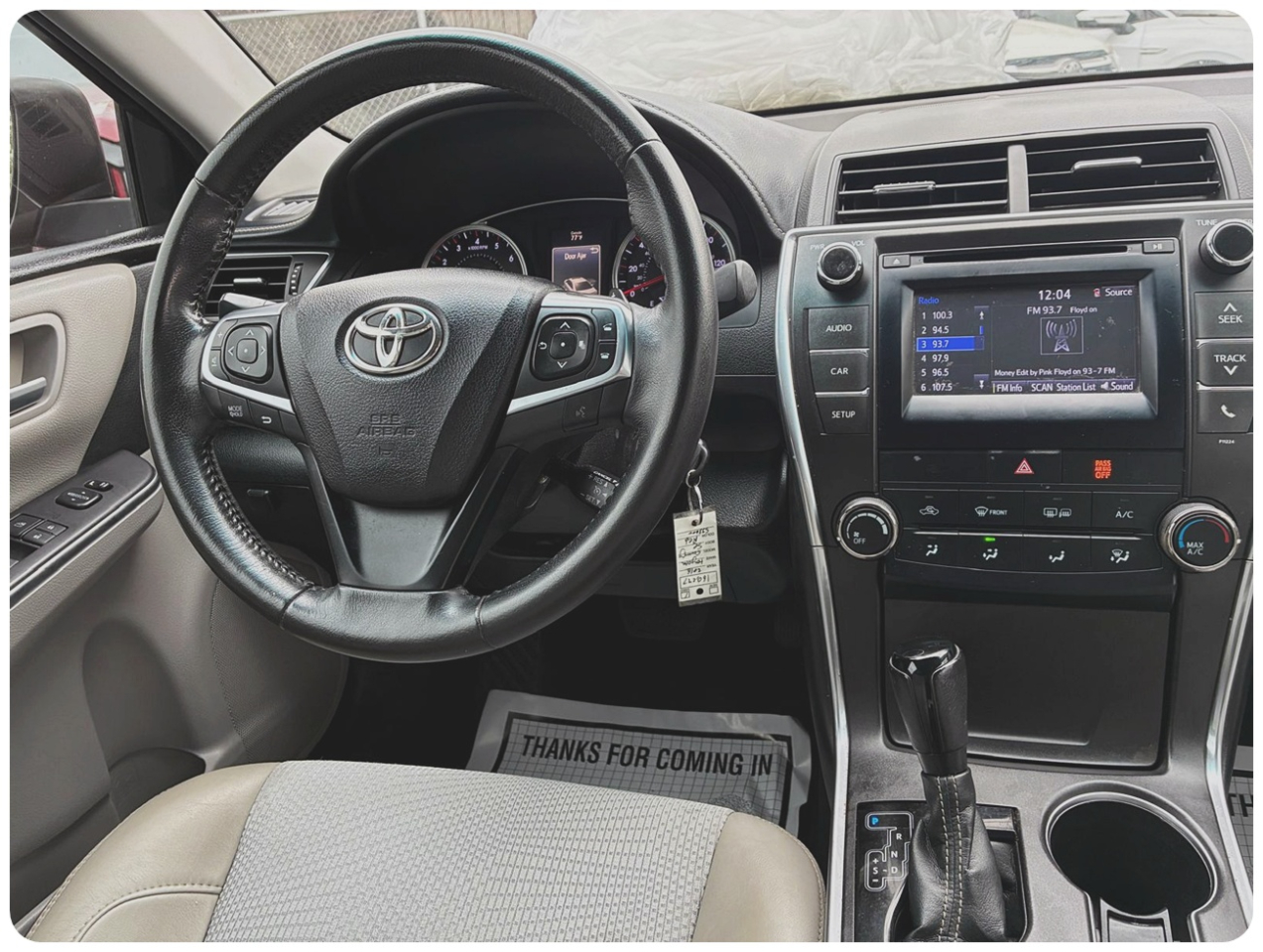 2016 Toyota Camry SE Image 7 of 20