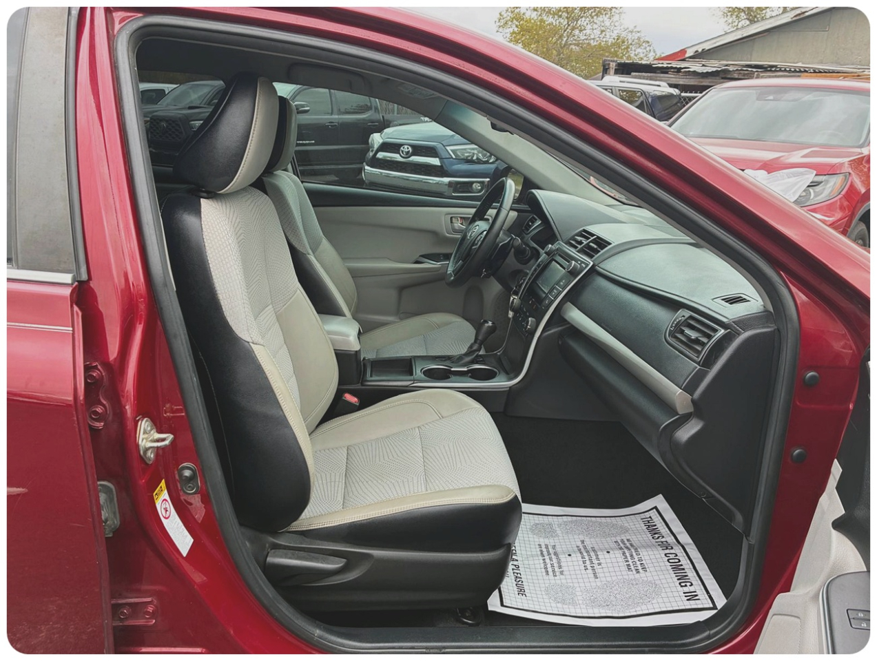 2016 Toyota Camry SE Image 16 of 20