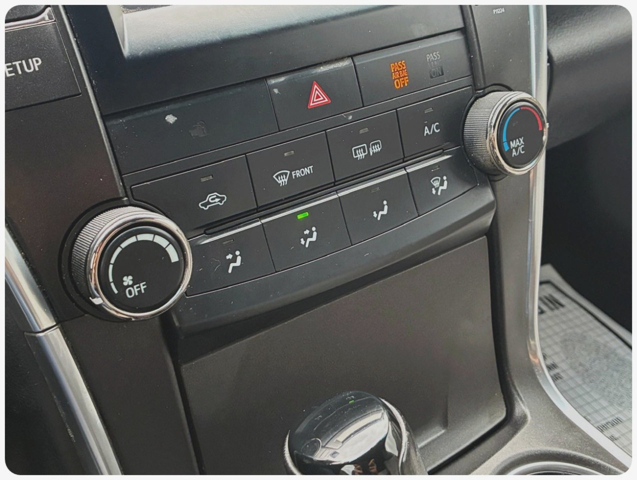 2016 Toyota Camry SE Image 18 of 20