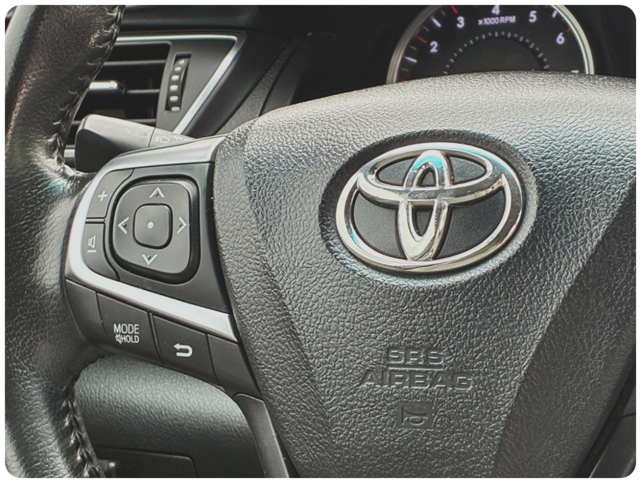 2016 Toyota Camry SE Image 10 of 20