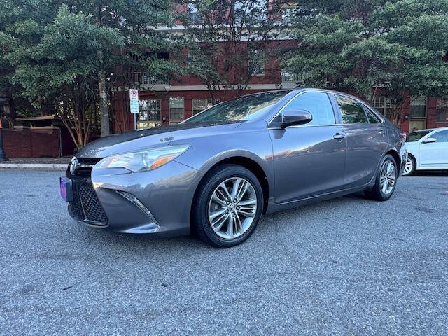 2016 Toyota Camry Image 1 of 15