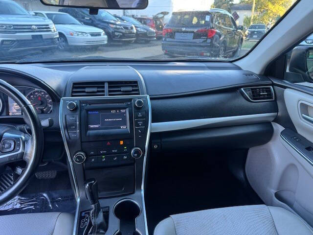 2016 Toyota Camry Image 11 of 15