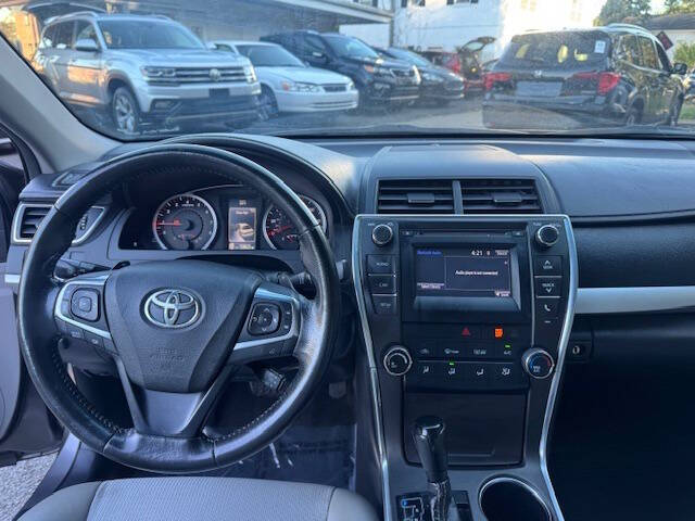 2016 Toyota Camry Image 10 of 15