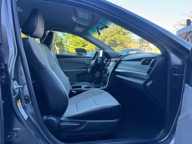 2016 Toyota Camry Image 7 of 15