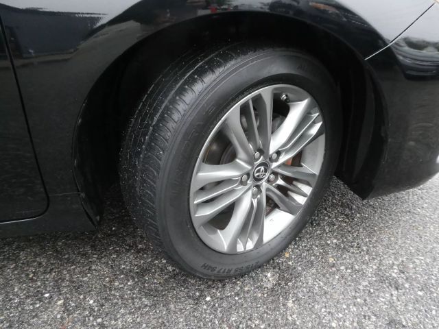 Vehicle image 23 of 27