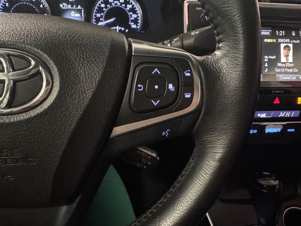 Vehicle image 21 of 31