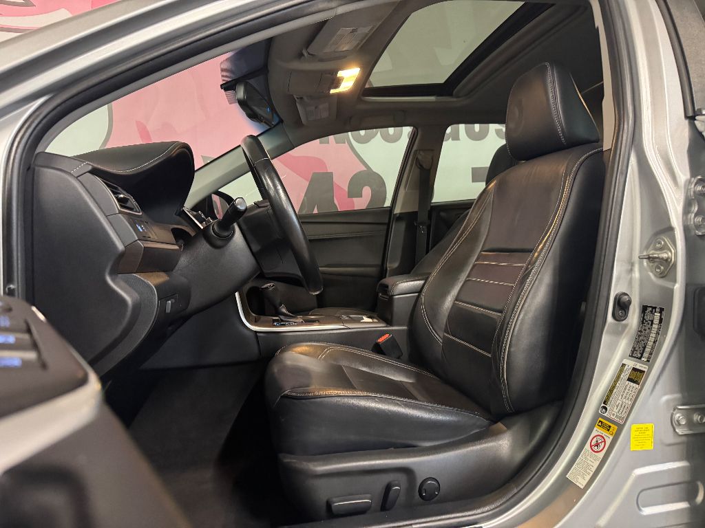 Vehicle image 26 of 31