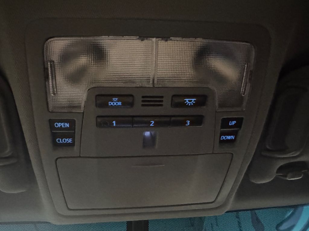 Vehicle image 20 of 31