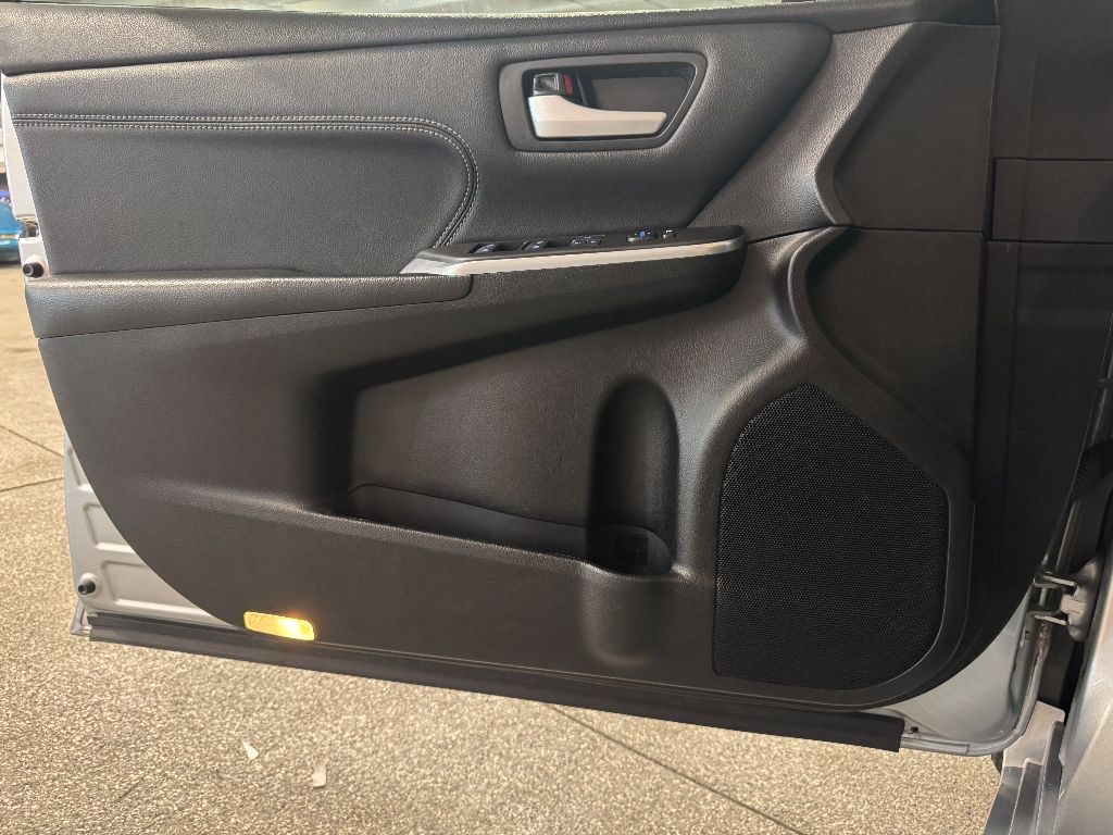 Vehicle image 24 of 31