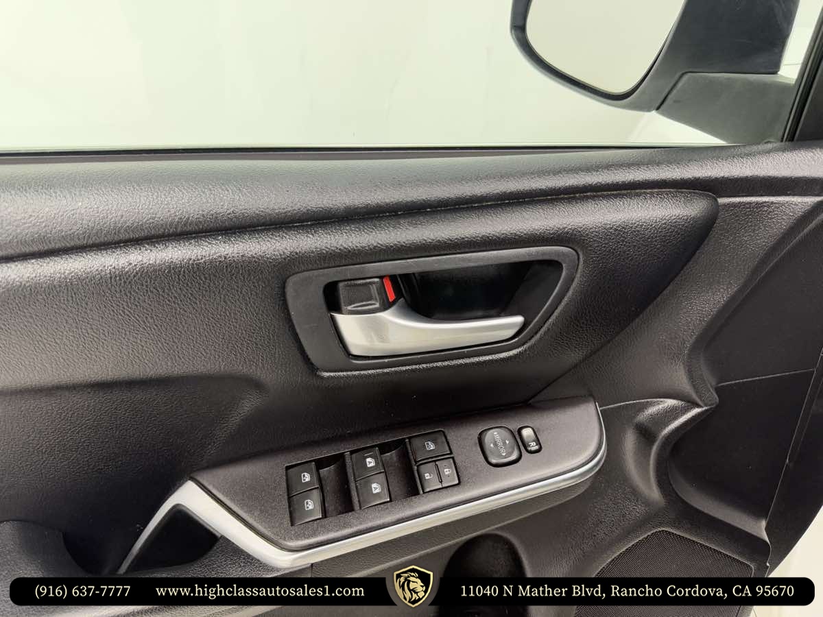 Vehicle image 14 of 58