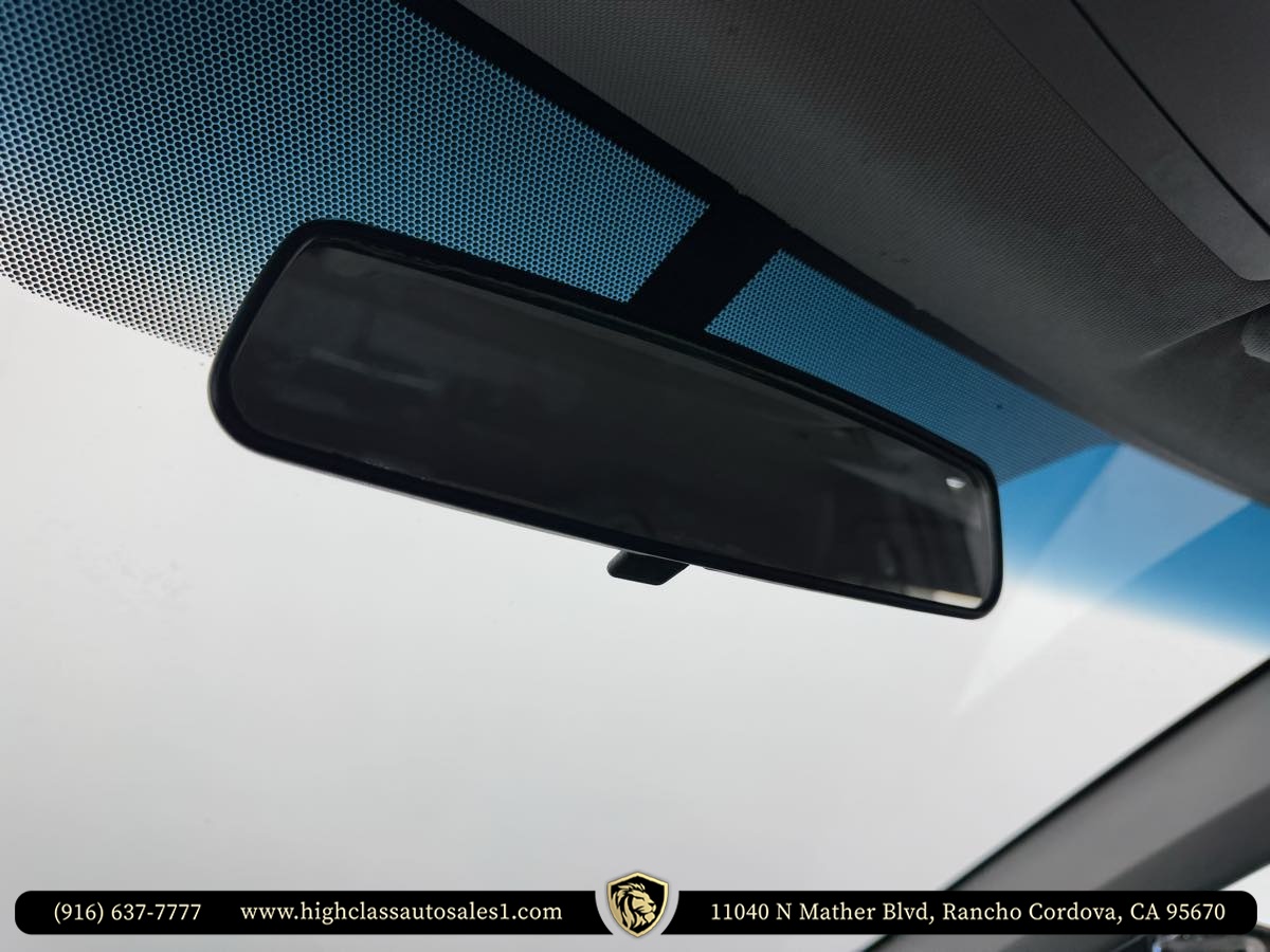Vehicle image 40 of 58