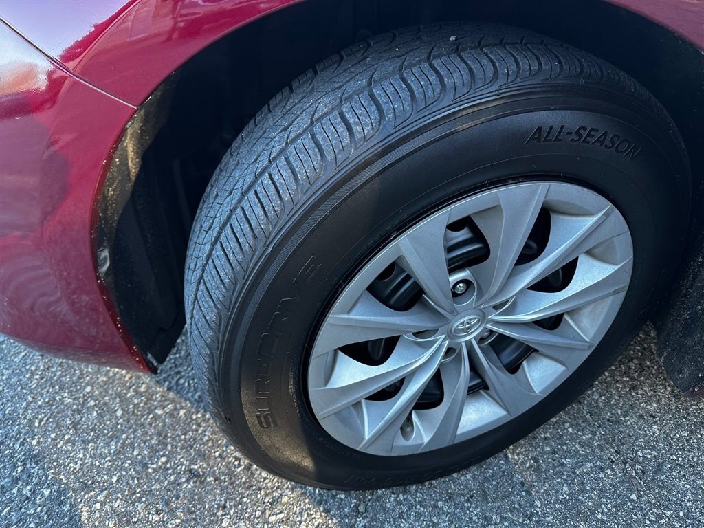 Vehicle image 33 of 34