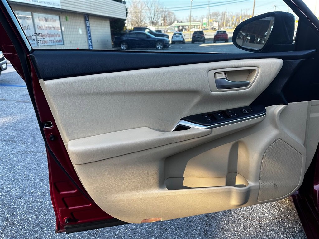 Vehicle image 17 of 34