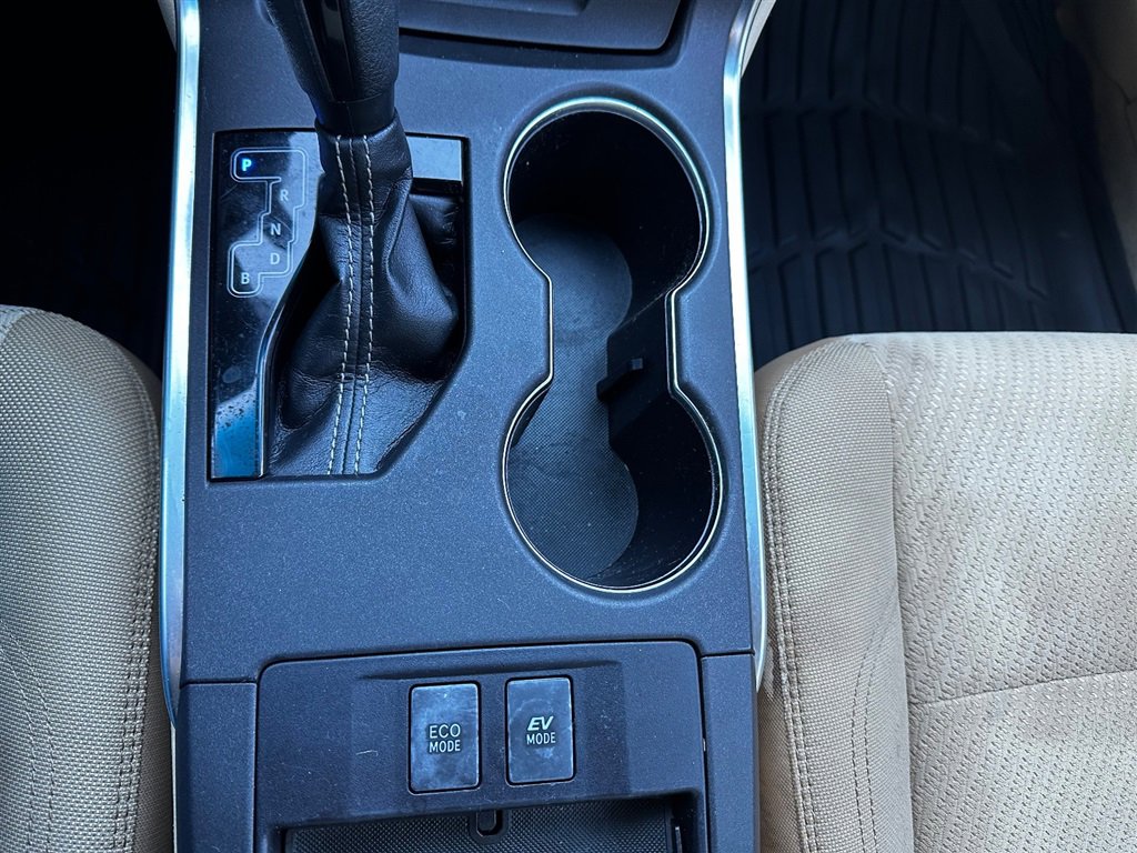 Vehicle image 25 of 34
