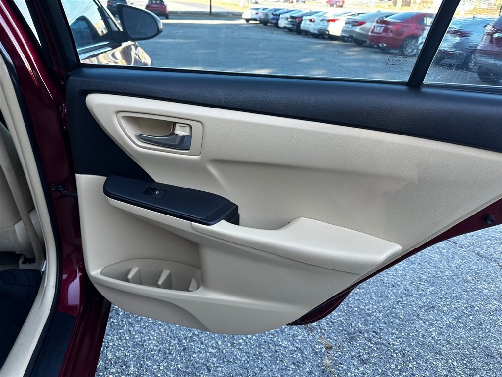 Vehicle image 22 of 34