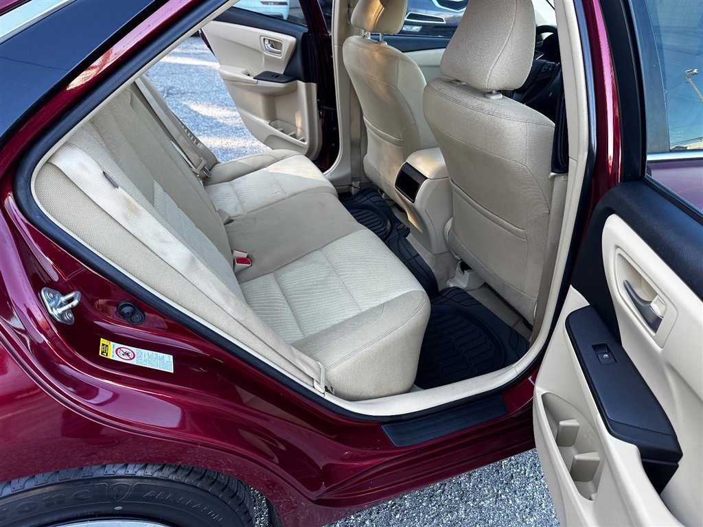 Vehicle image 21 of 34