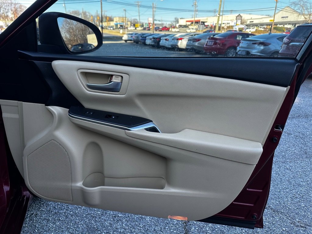 Vehicle image 24 of 34