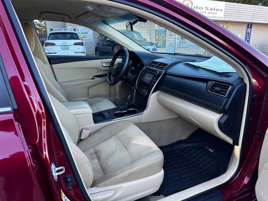 Vehicle image 23 of 34