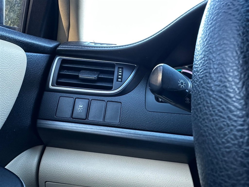Vehicle image 32 of 34