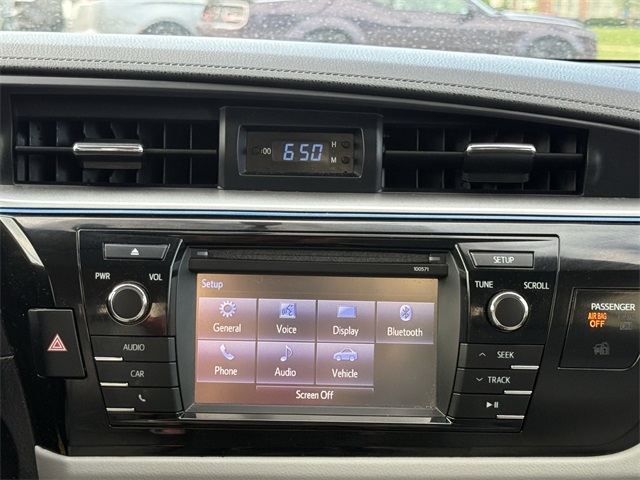Vehicle image 17 of 23
