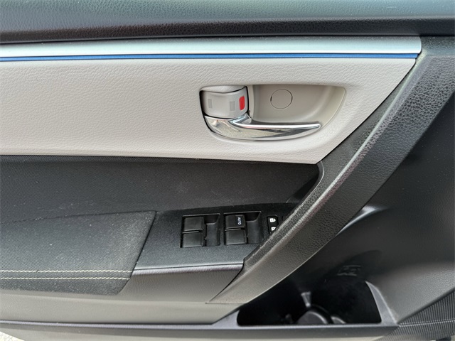 Vehicle image 19 of 23