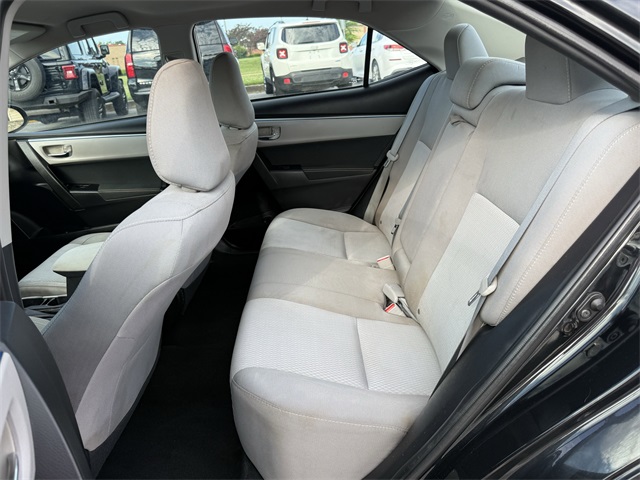 Vehicle image 13 of 23