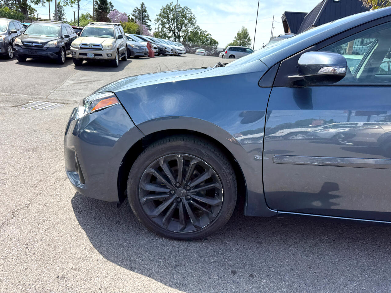 Vehicle image 10 of 27