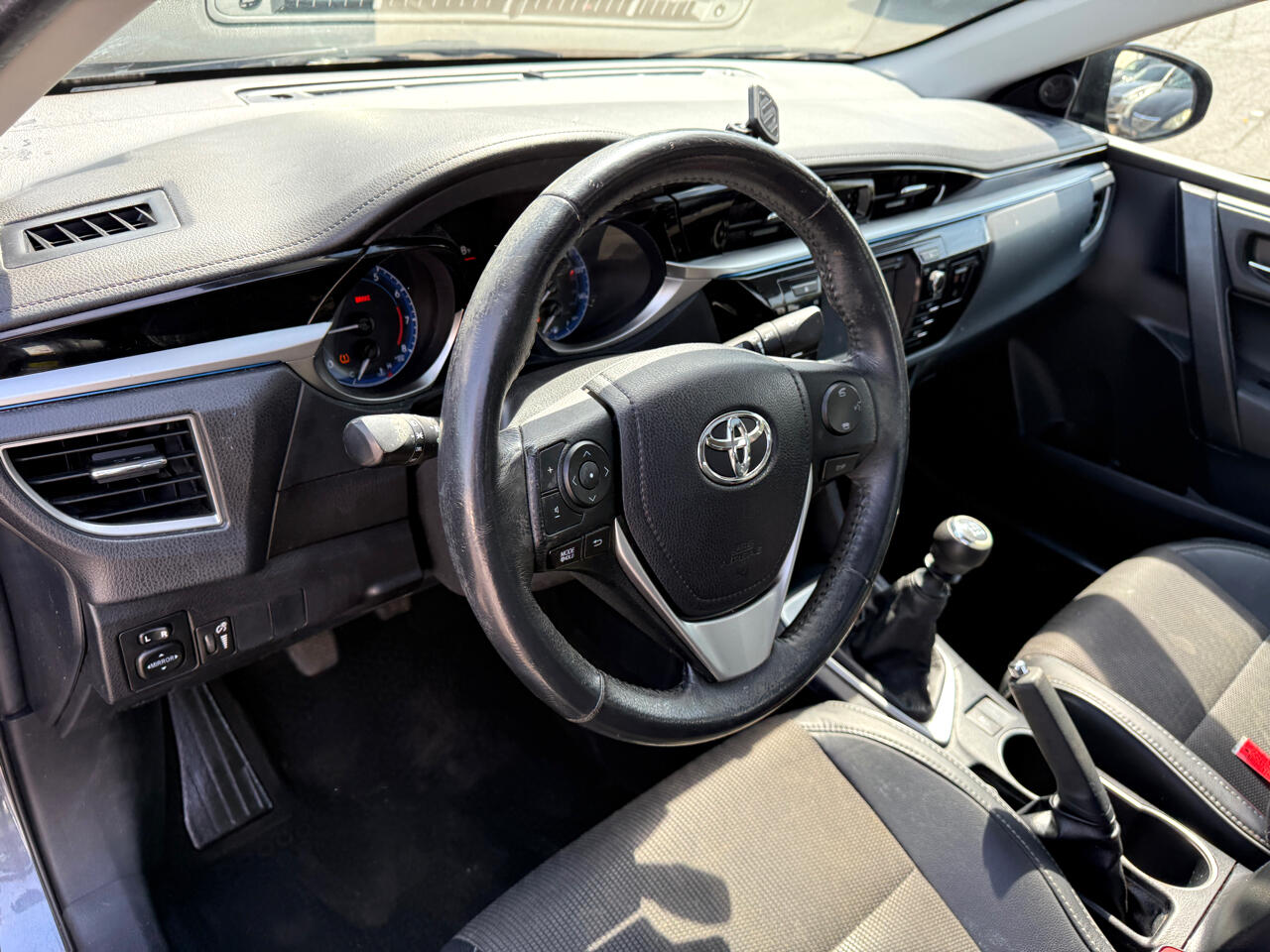 Vehicle image 11 of 27