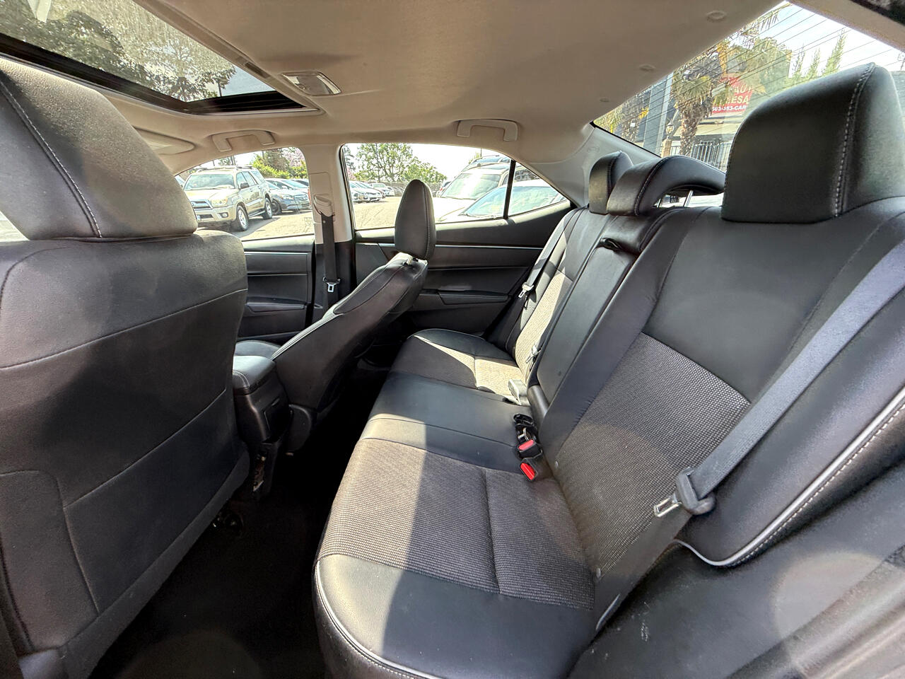 Vehicle image 14 of 27