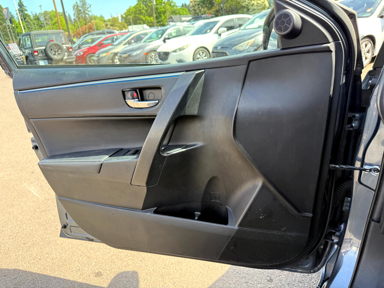 Vehicle image 19 of 27