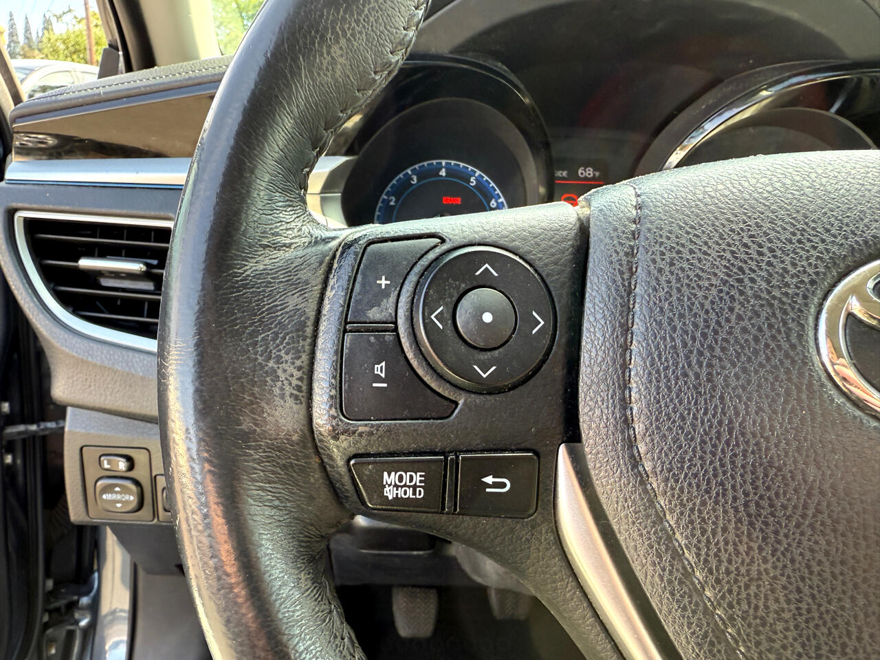 Vehicle image 22 of 27