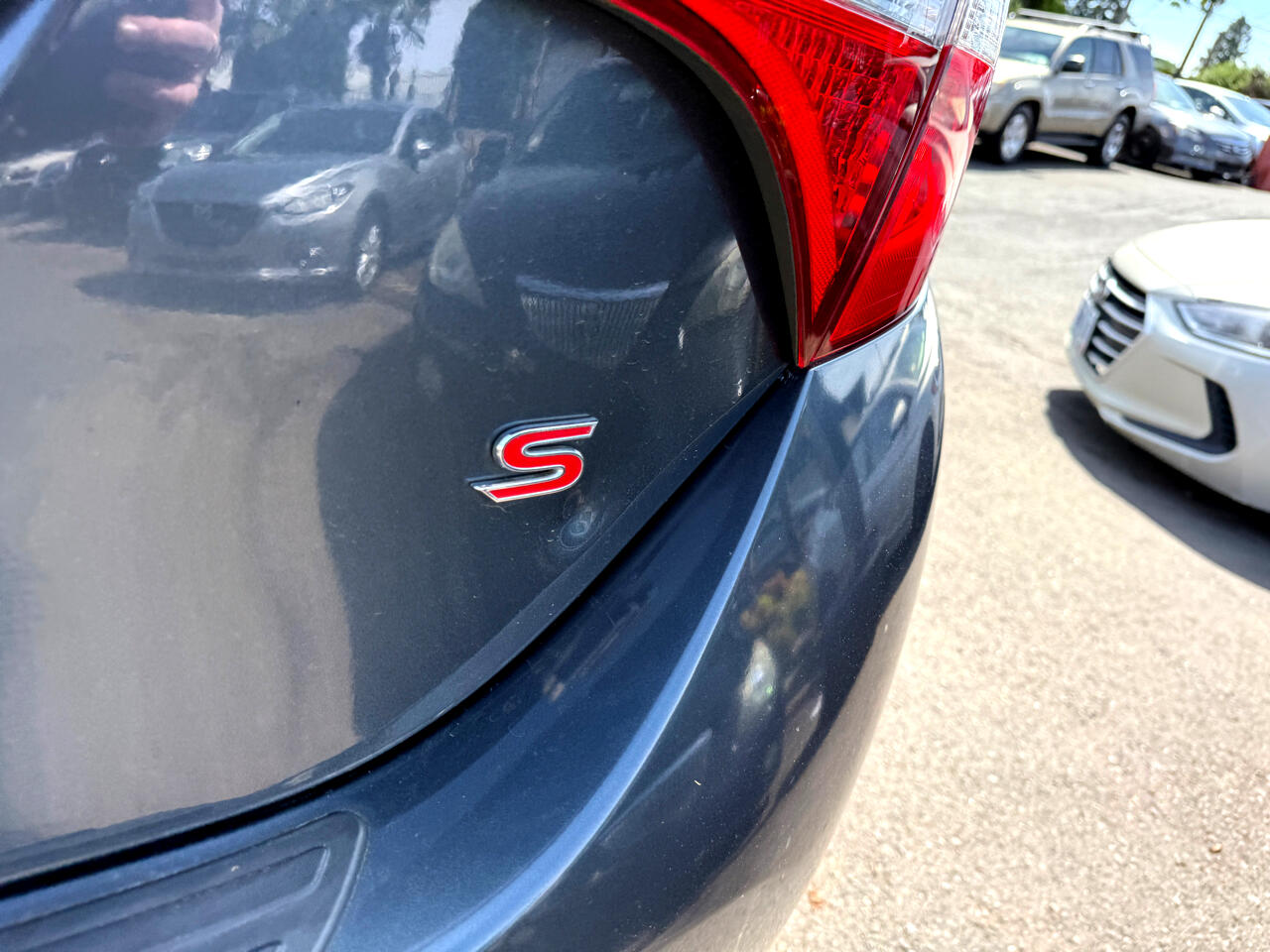 Vehicle image 9 of 27