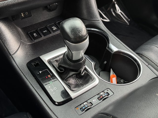 Vehicle image 23 of 38