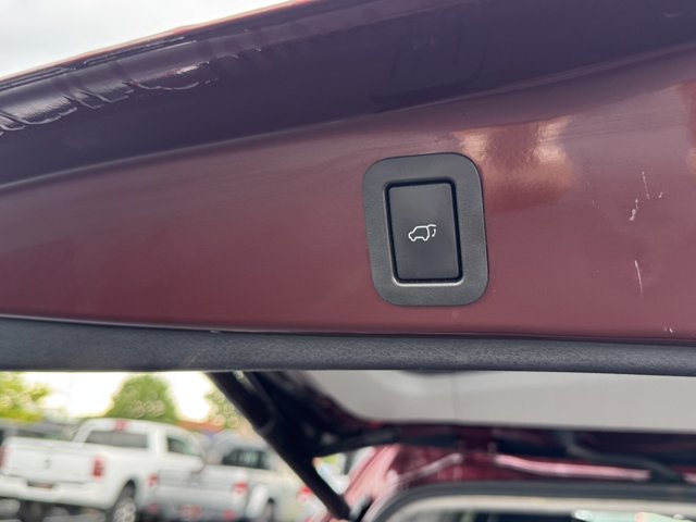 Vehicle image 33 of 38