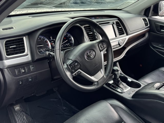 Vehicle image 16 of 38