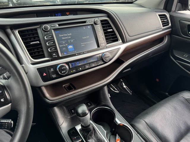Vehicle image 32 of 38