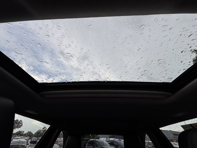 Vehicle image 18 of 38