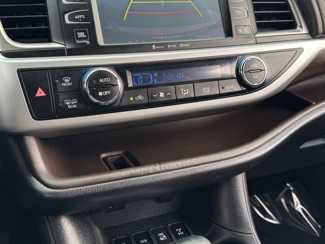 Vehicle image 22 of 38
