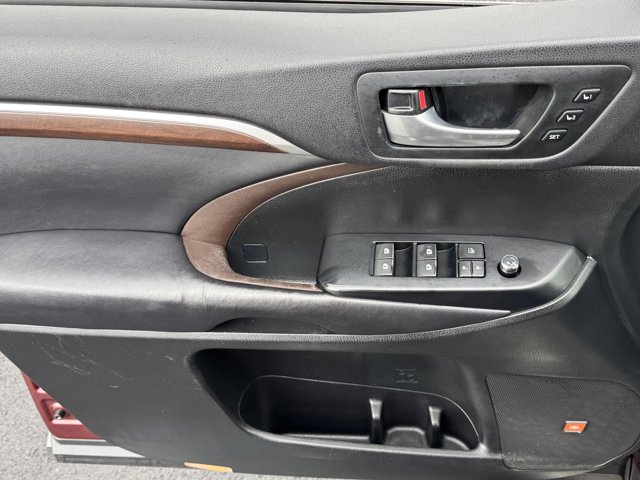 Vehicle image 24 of 38