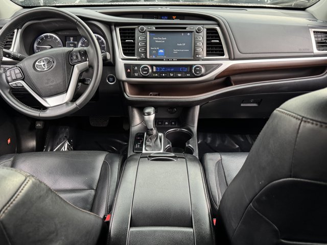 Vehicle image 17 of 38