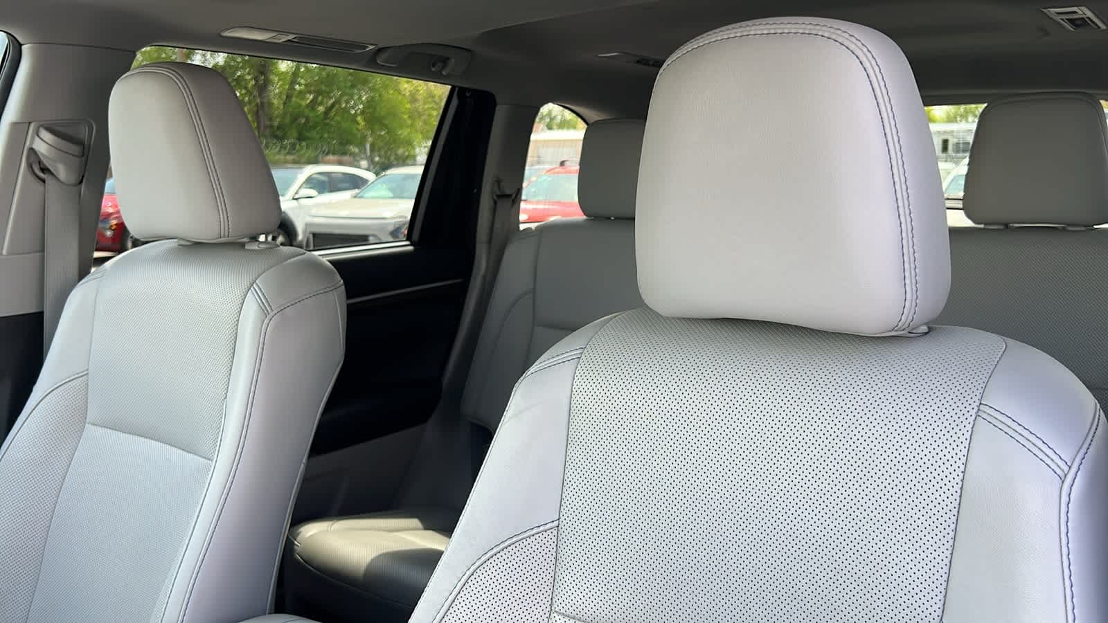 Vehicle image 11 of 30