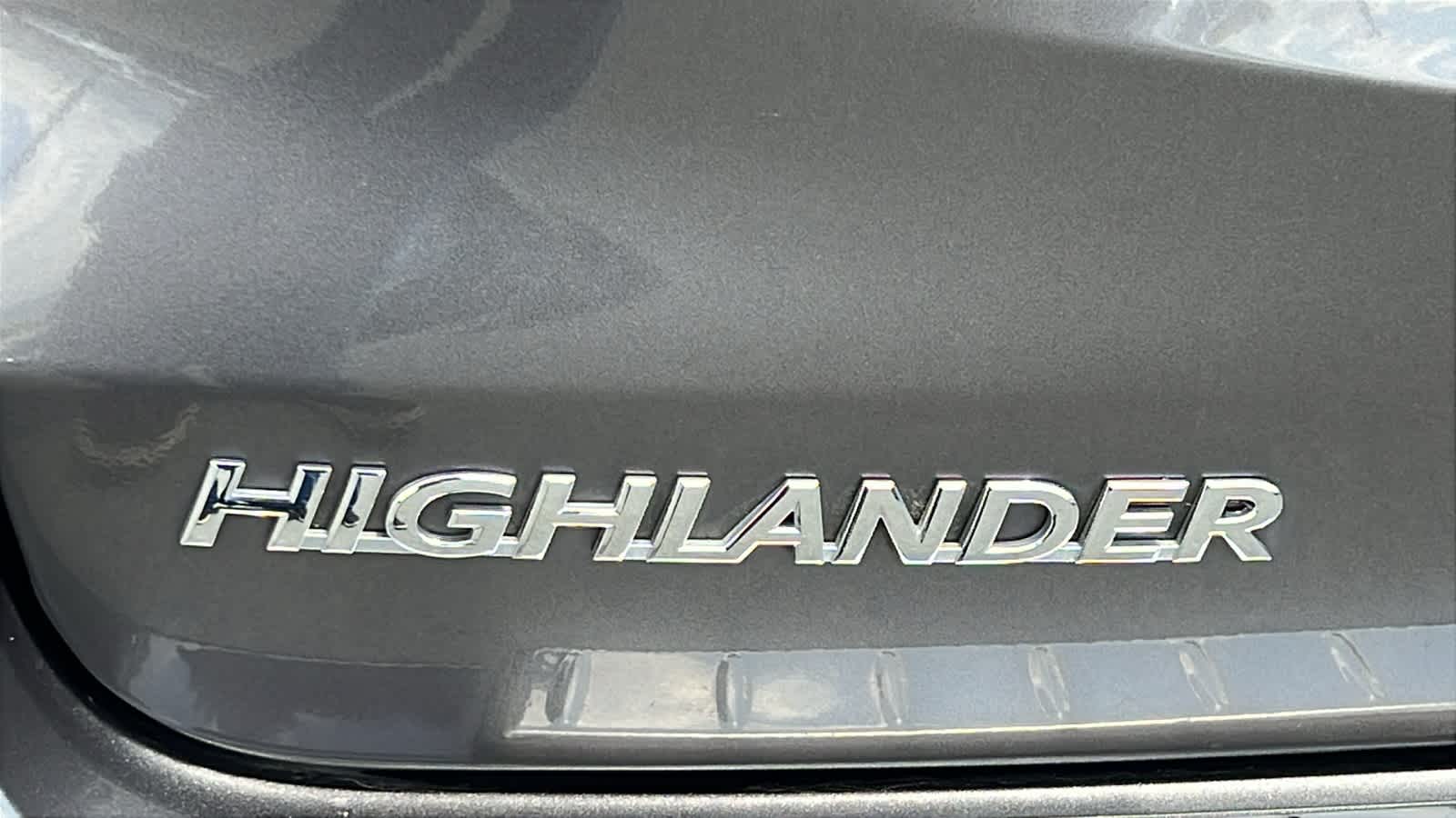 Vehicle image 28 of 30