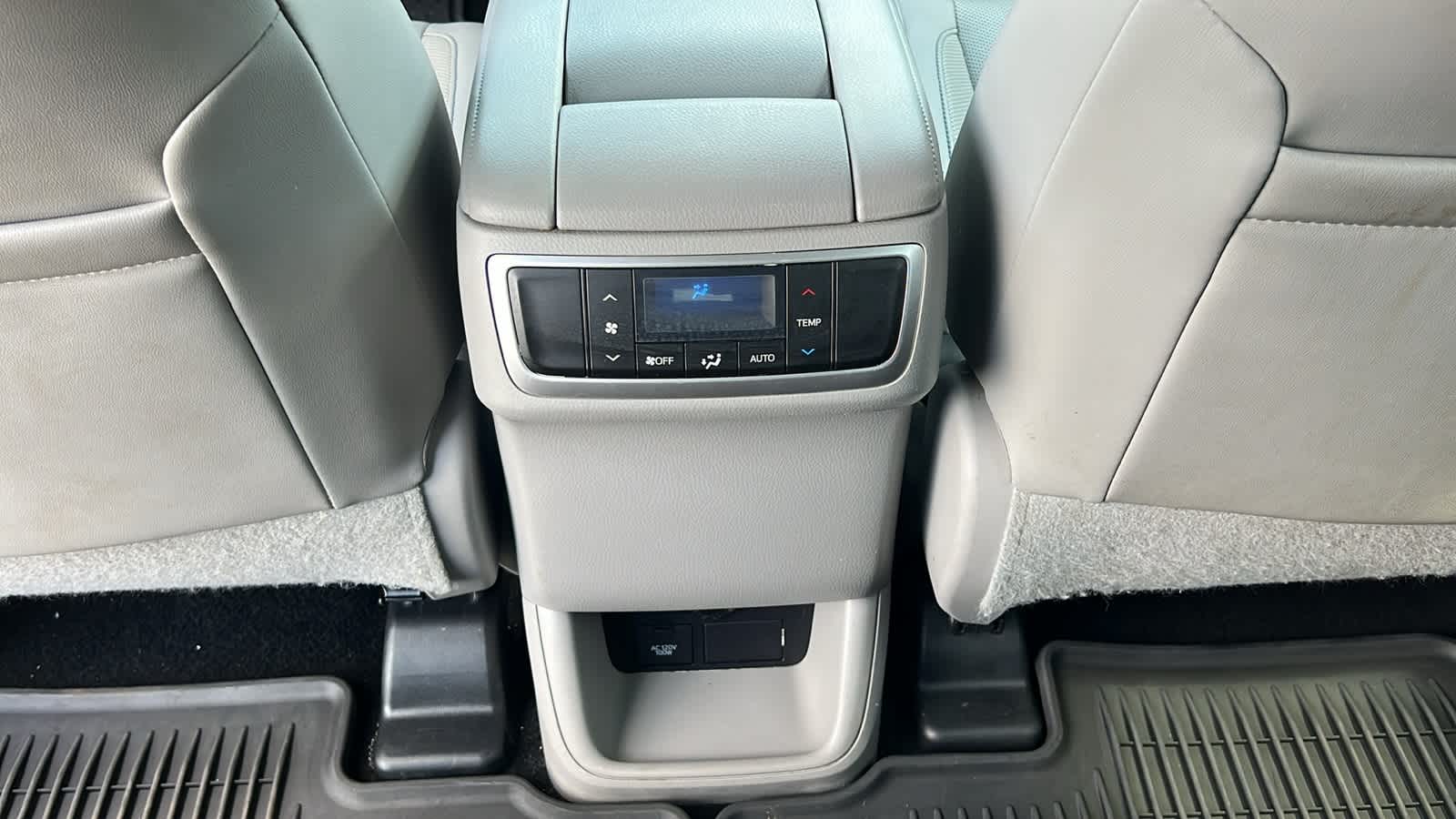 Vehicle image 25 of 30