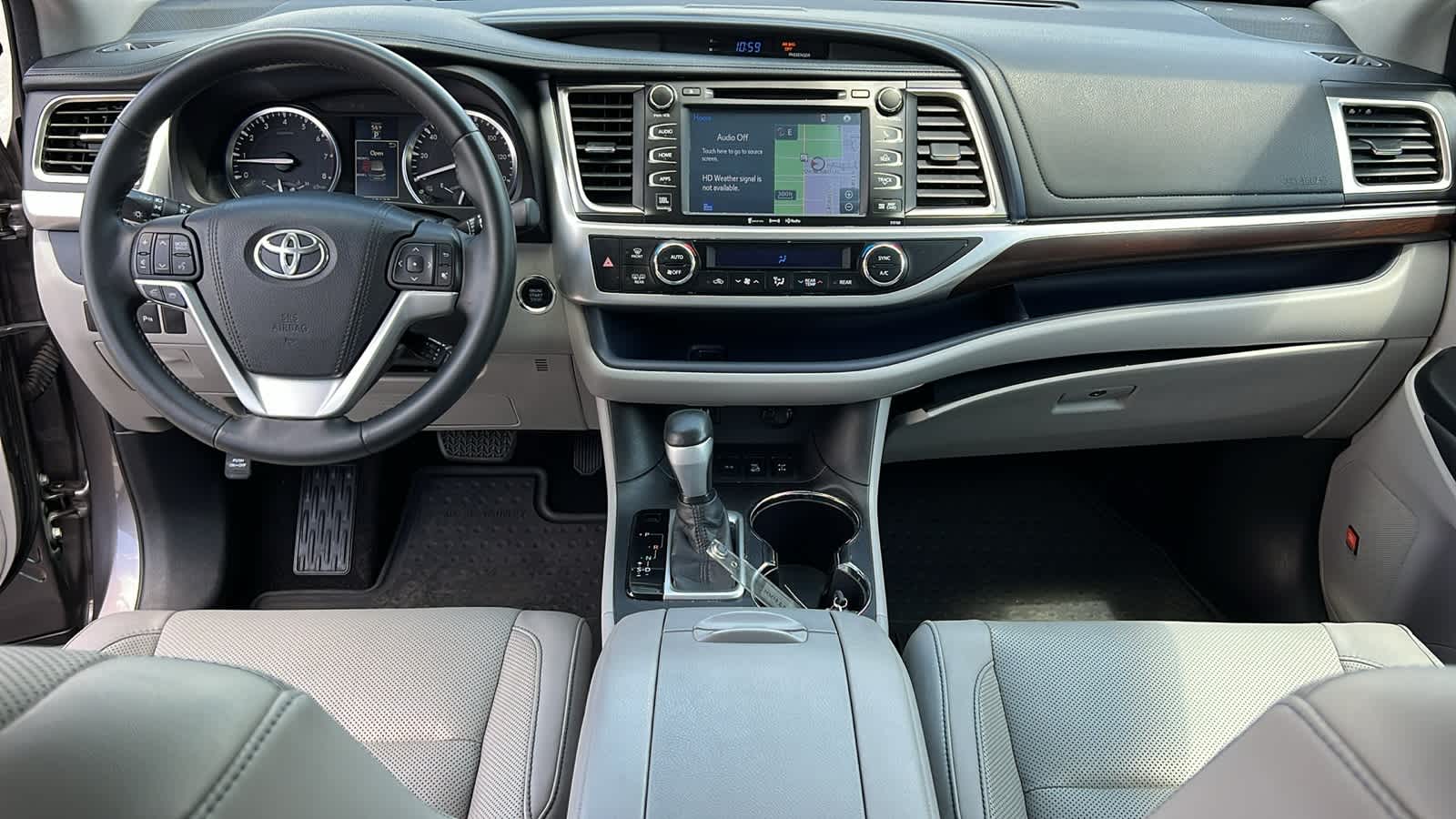 Vehicle image 26 of 30