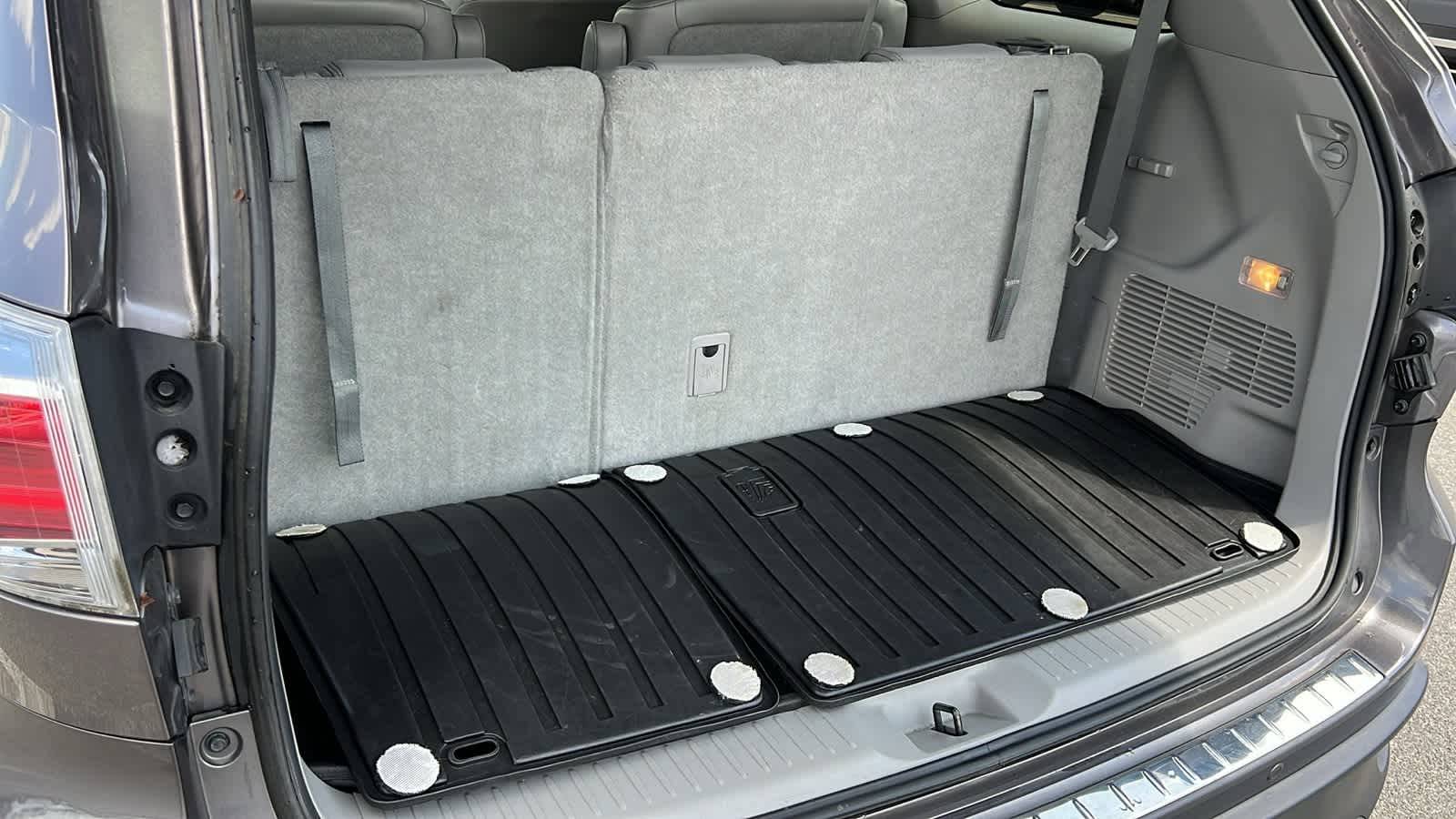 Vehicle image 27 of 30
