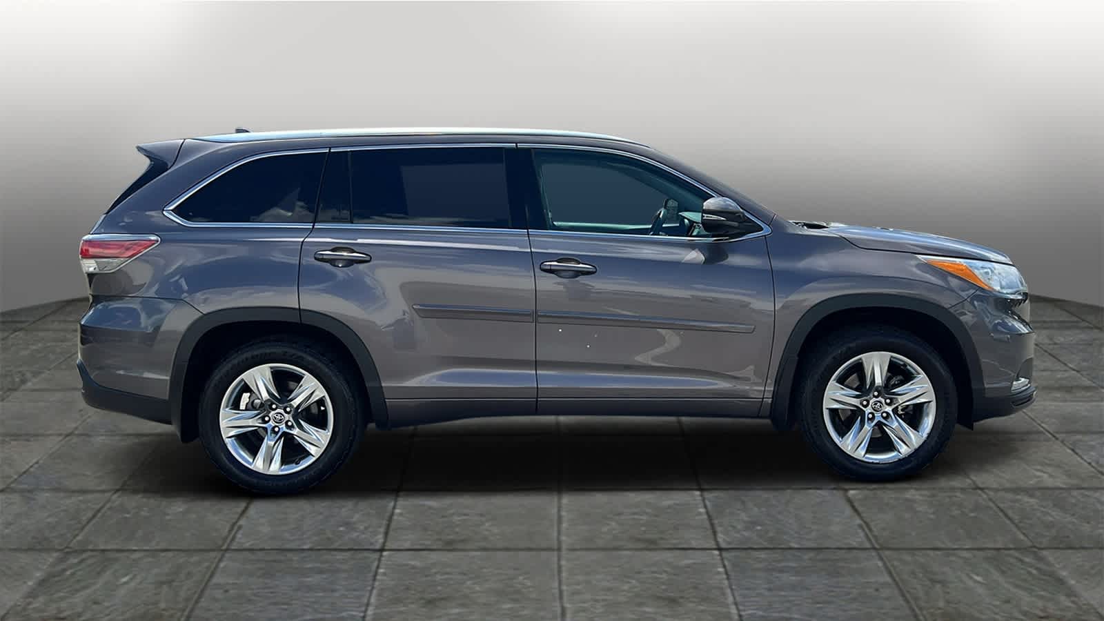 Vehicle image 4 of 30