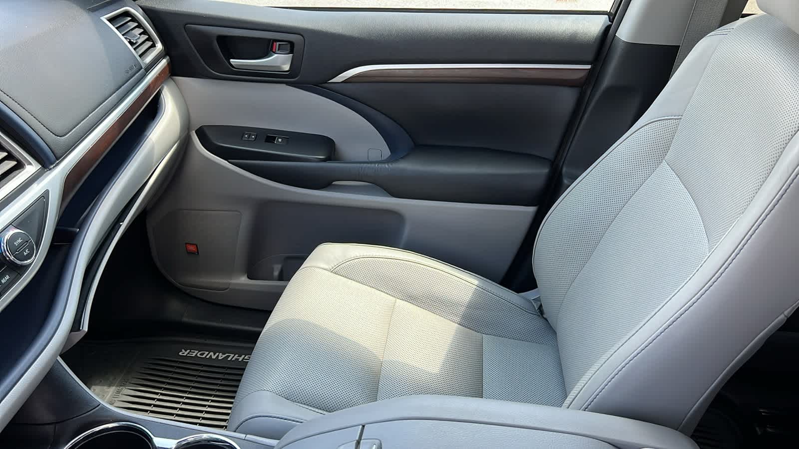 Vehicle image 12 of 30